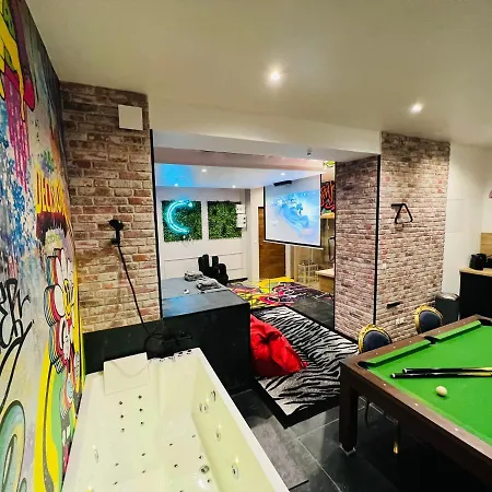 Capsule Street Art - Sauna- Jacuzzi - Playstation 5 - Billard - Netflix - Cinema - Terrasse * 杜埃